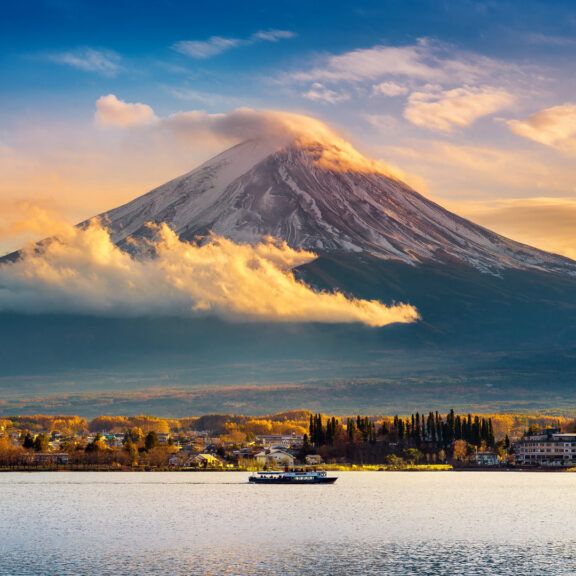 Fuji mountain and Kawaguchiko lake at sunset, Autumn seasons Fuji mountain at yamanachi in Japan.